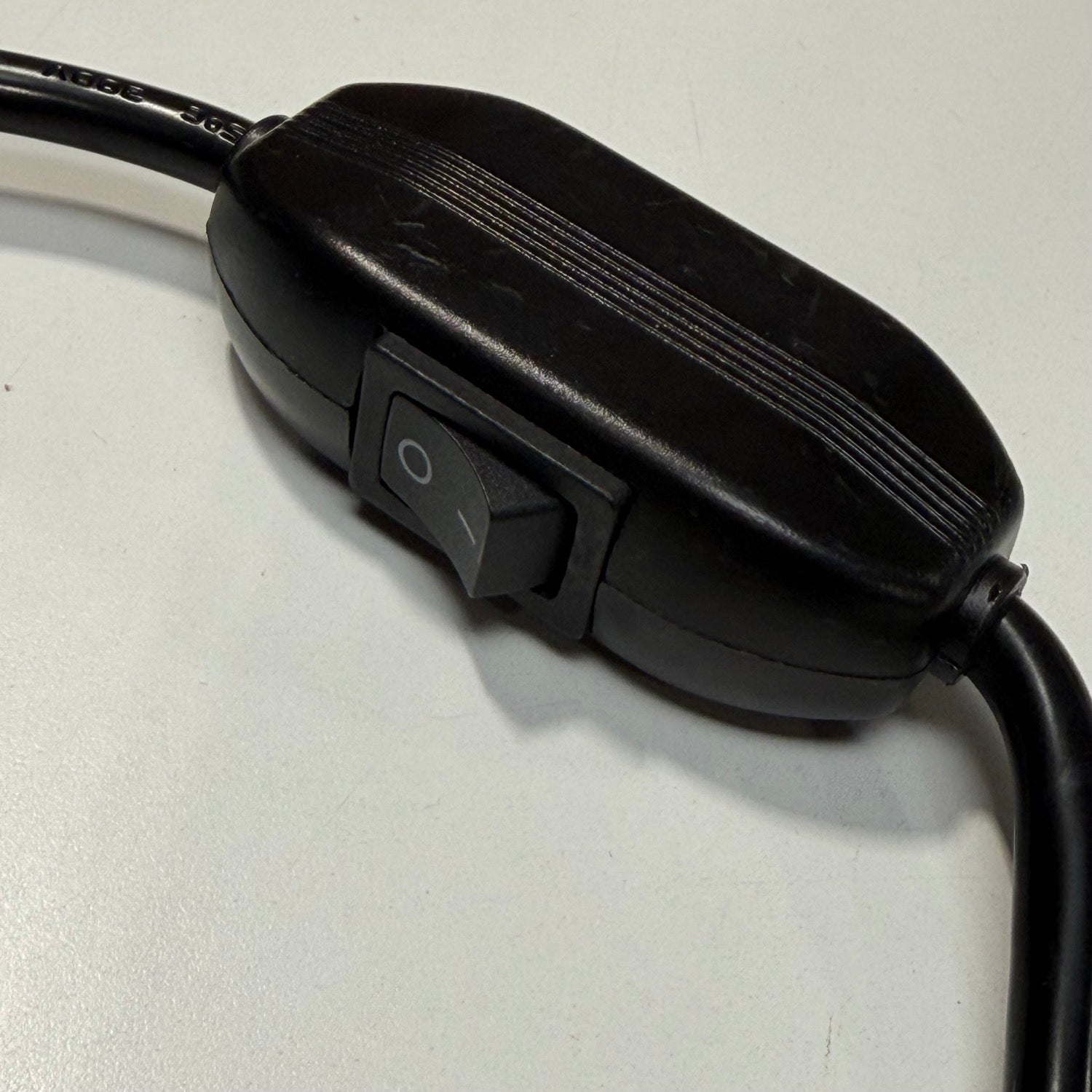Inline Charger On/Off Switch Cable C14 C13 (ATX Style) 3 Wire [Scale Reflex] 700212