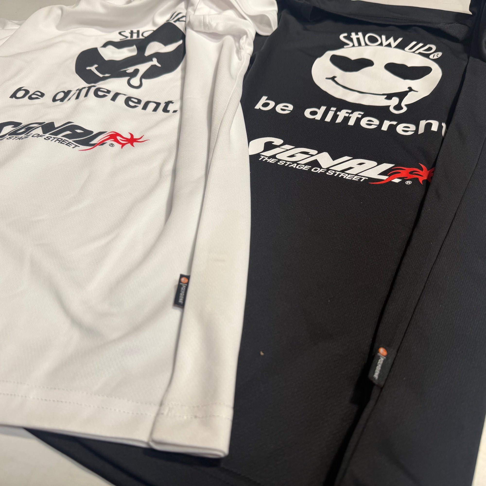 Show Up x Signal Auto POLYGIENE T-Shirt Tshirt Black White [Show Up]