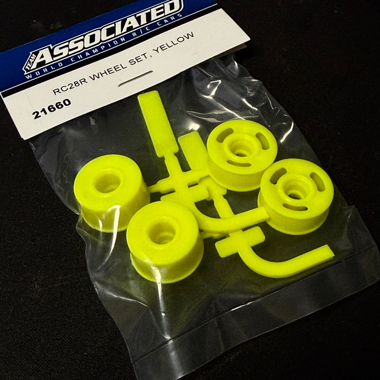RC28R Wheel Set, Yellow RC28 [Associated] 21660
