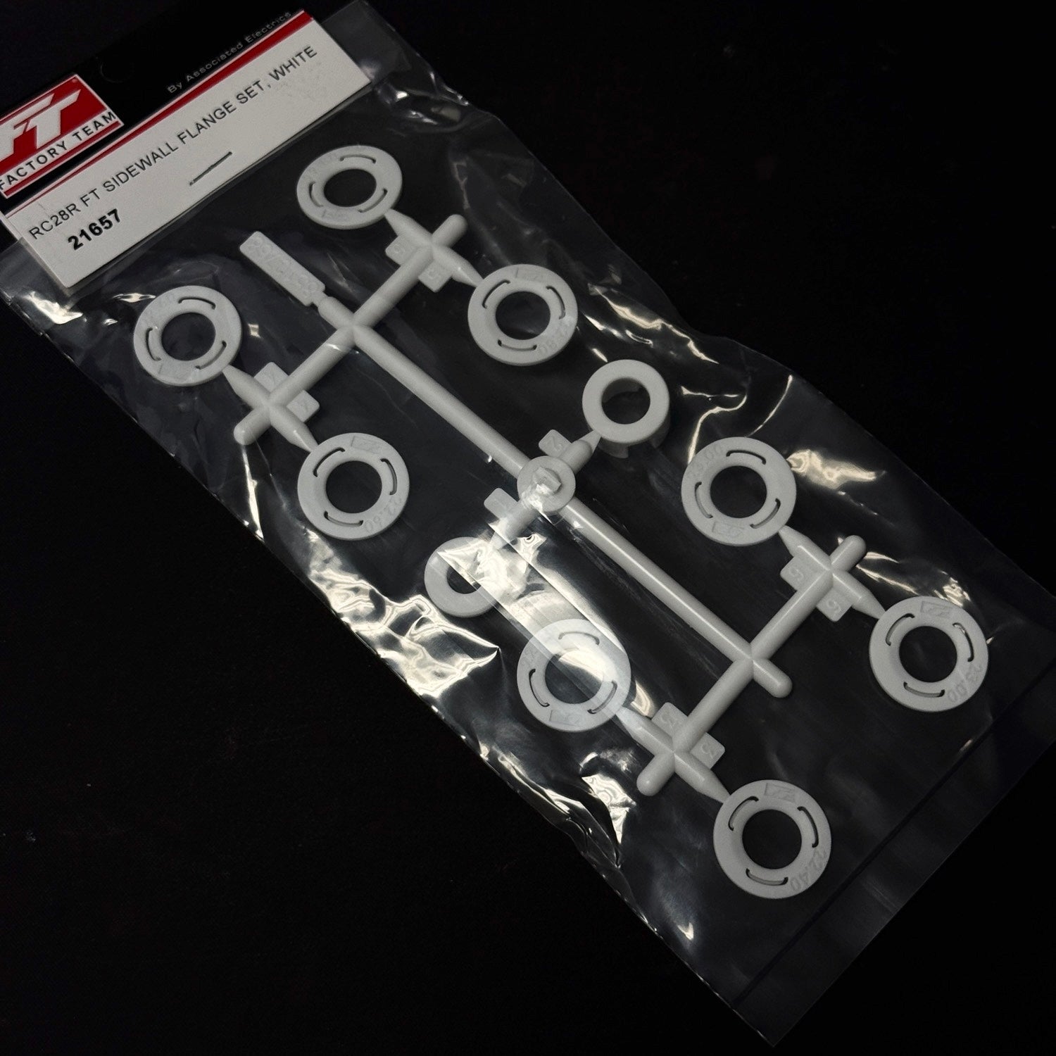 RC28R FT Sidewall Flange Set, White RC28 [Associated] 21657