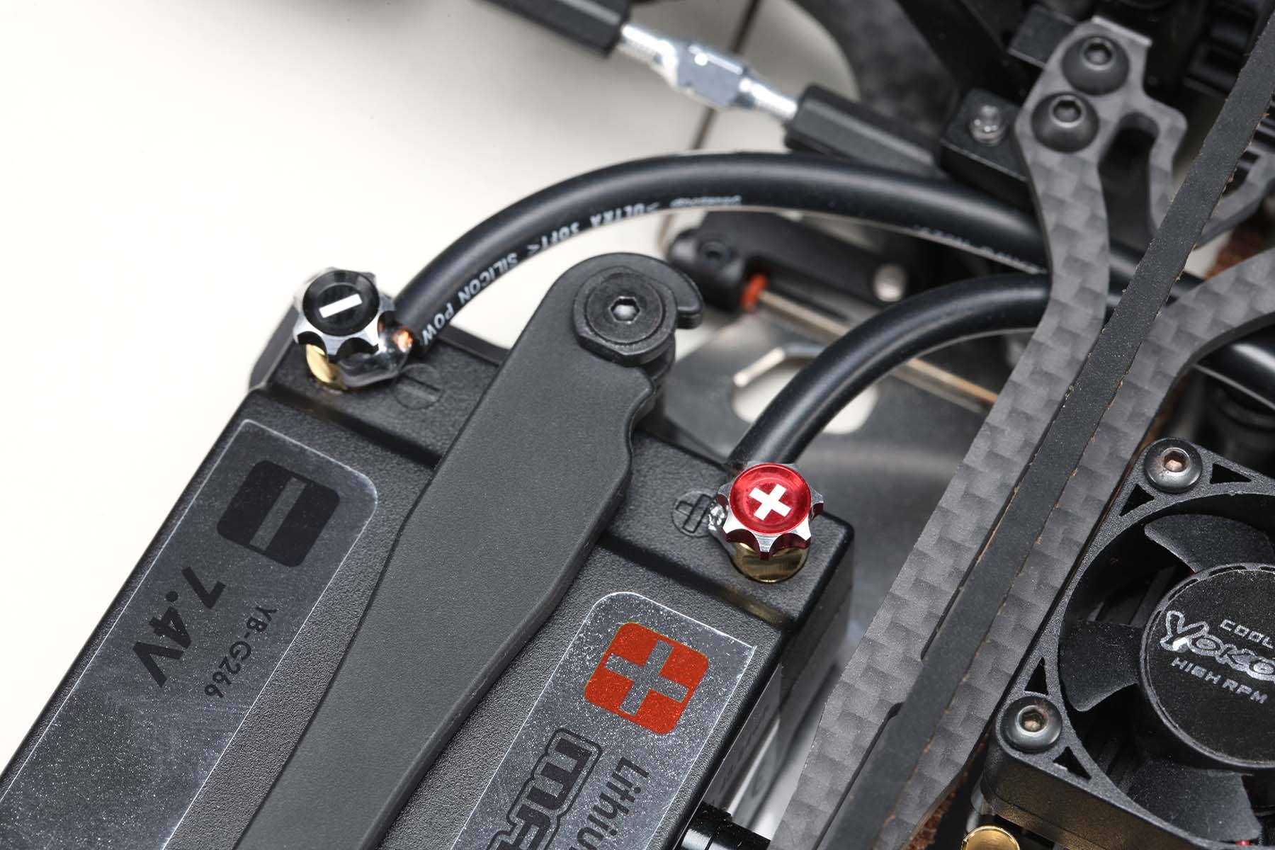 Racing Performer Quick Lock Connector w/ 5mm or 4mm Bullet Plugs (Red/Black) [Yokomo] RP-124-4 RP-124-5 RP-124-5