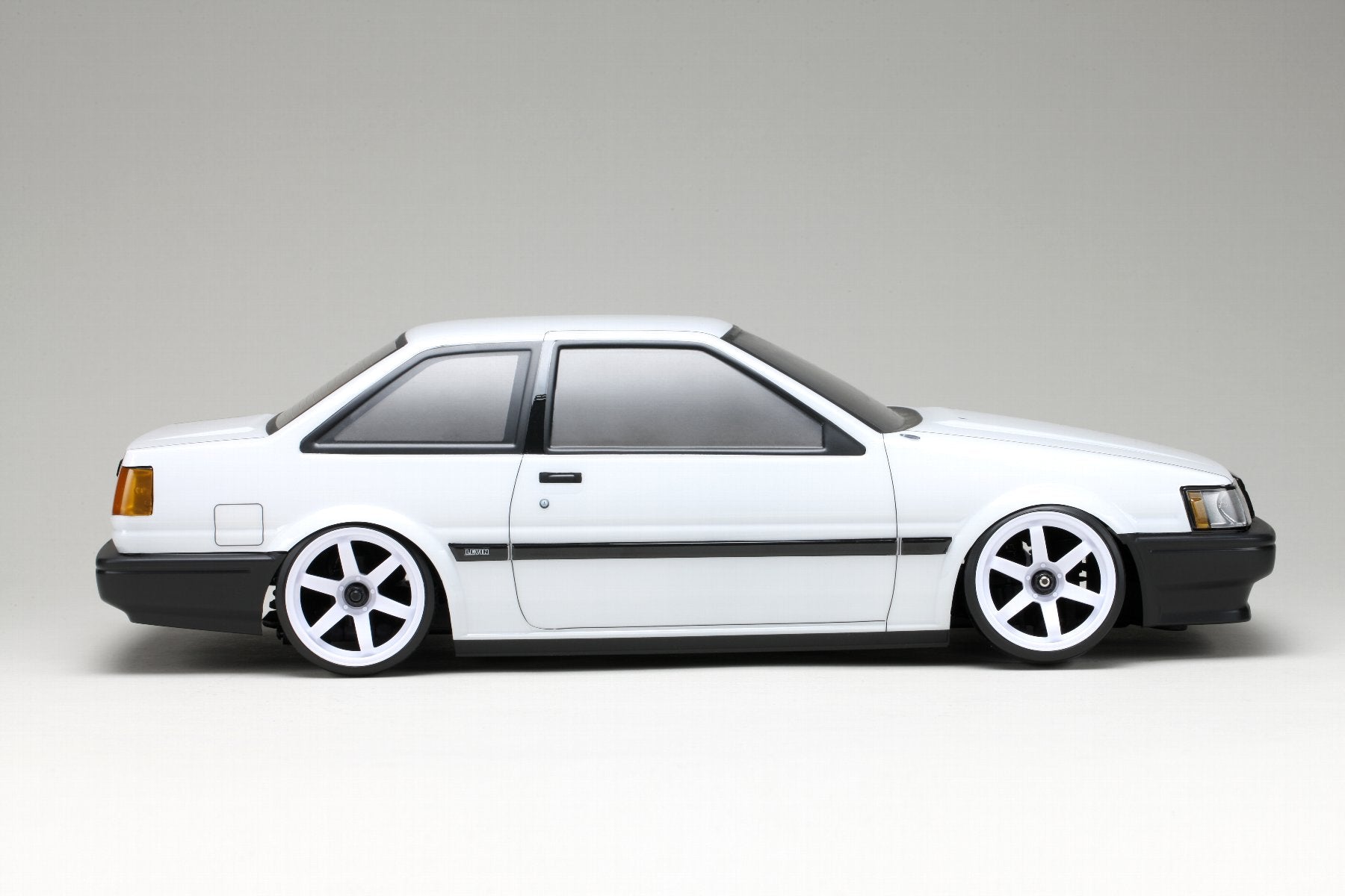 PREORDER: TOYOTA Corolla Levin (AE86) 2-Door Body Set 1-10 Clear Lexan [Yokomo] SD-AE86L2B