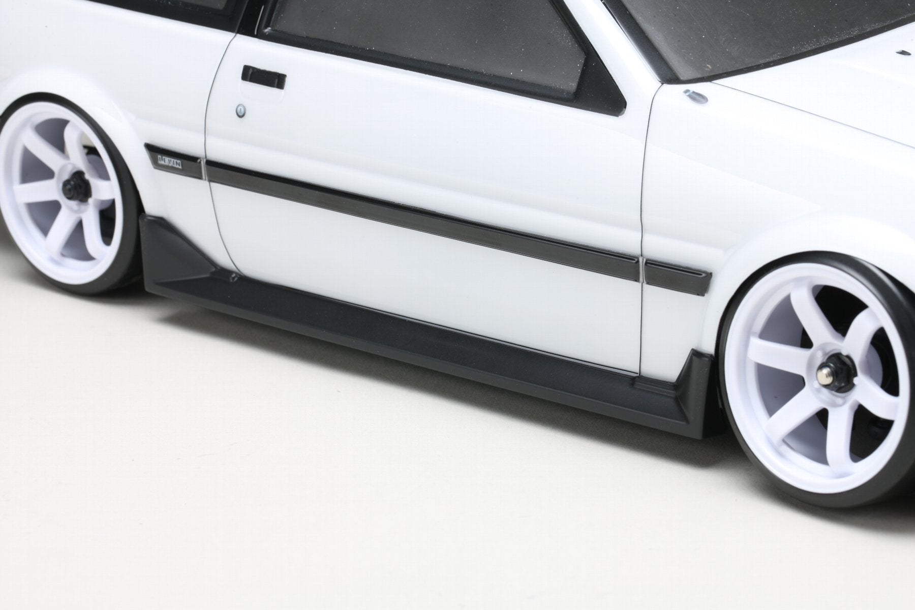 PREORDER: TOYOTA Corolla Levin (AE86) 2Dr Aero Parts Set for SD-AE86L2B [Yokomo] SD-AE86L2P