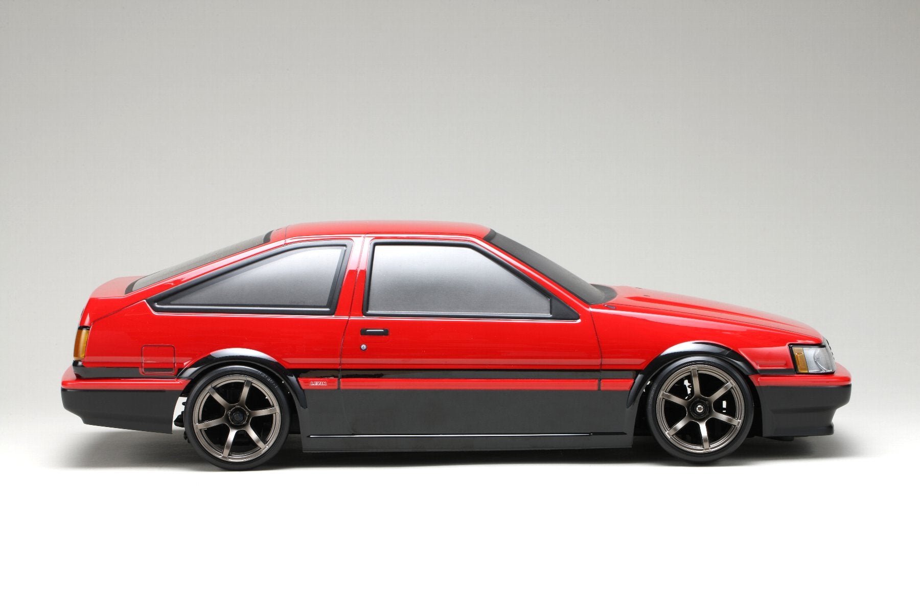 PREORDER: TOYOTA Corolla Levin (AE86) 3-Door Body Set 1-10 Clear Lexan [Yokomo] SD-AE86L3B