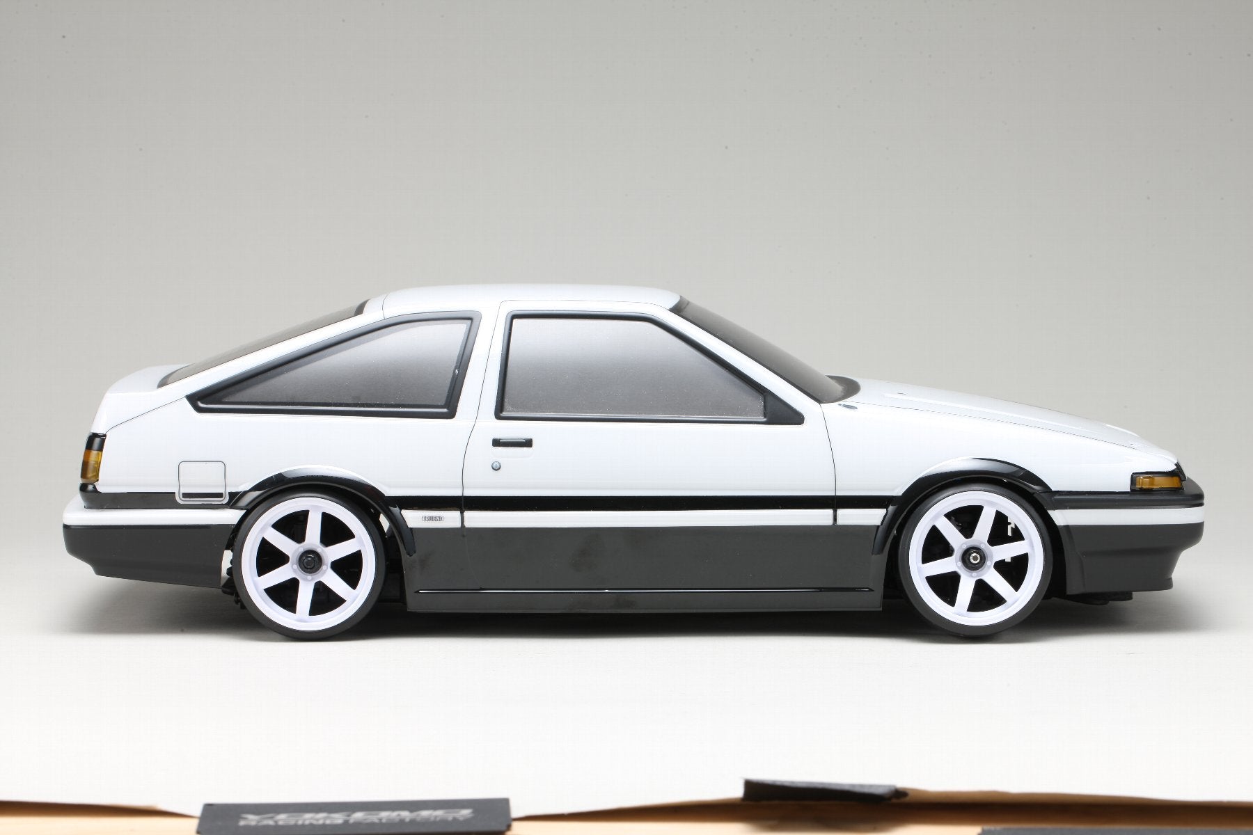 PREORDER: TOYOTA Sprinter Trueno (AE86) 3-Door Body Set 1-10 Clear Lexan [Yokomo] SD-AE86T3B