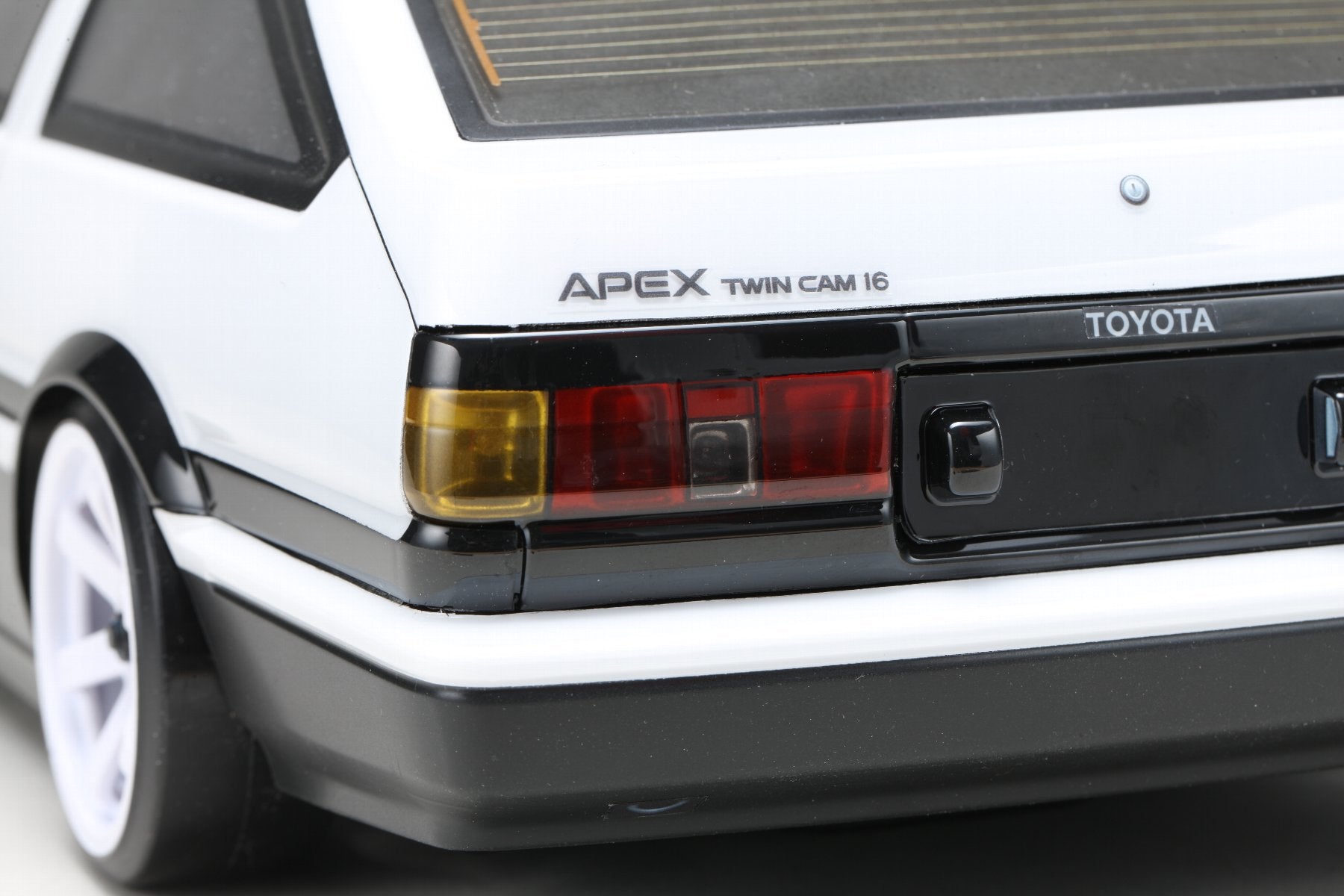 PREORDER: TOYOTA Sprinter Trueno (AE86) 3-Door Body Set 1-10 Clear Lexan [Yokomo] SD-AE86T3B