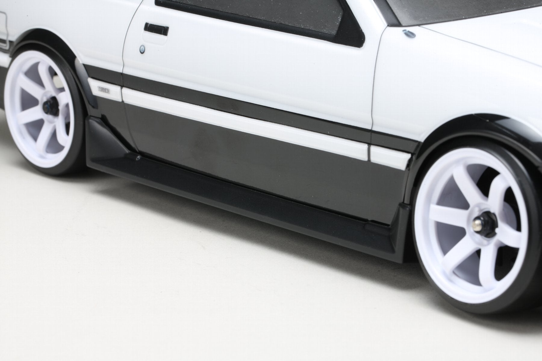 PREORDER: TOYOTA Sprinter Trueno(AE86)3Dr Aero Parts Set for SD-AE86T3B [Yokomo] SD-AE86T3P